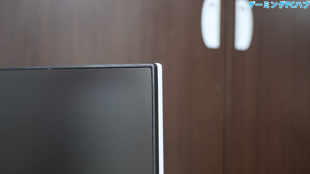 上と左右のベゼル