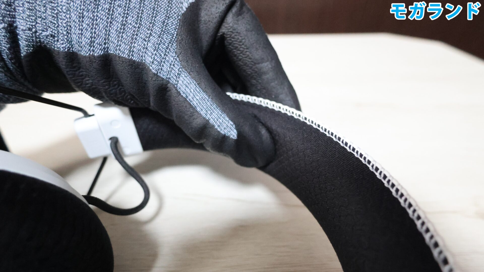 ヘッドバンドにも「RAZER FLOWKNIT 2 層メモリーフォームクッション」は採用