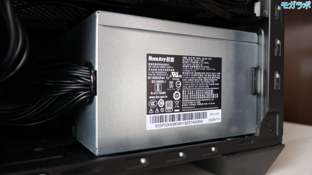 電源はHuntkey製の500W ATX電源（80PLUS SILVER）のものを搭載