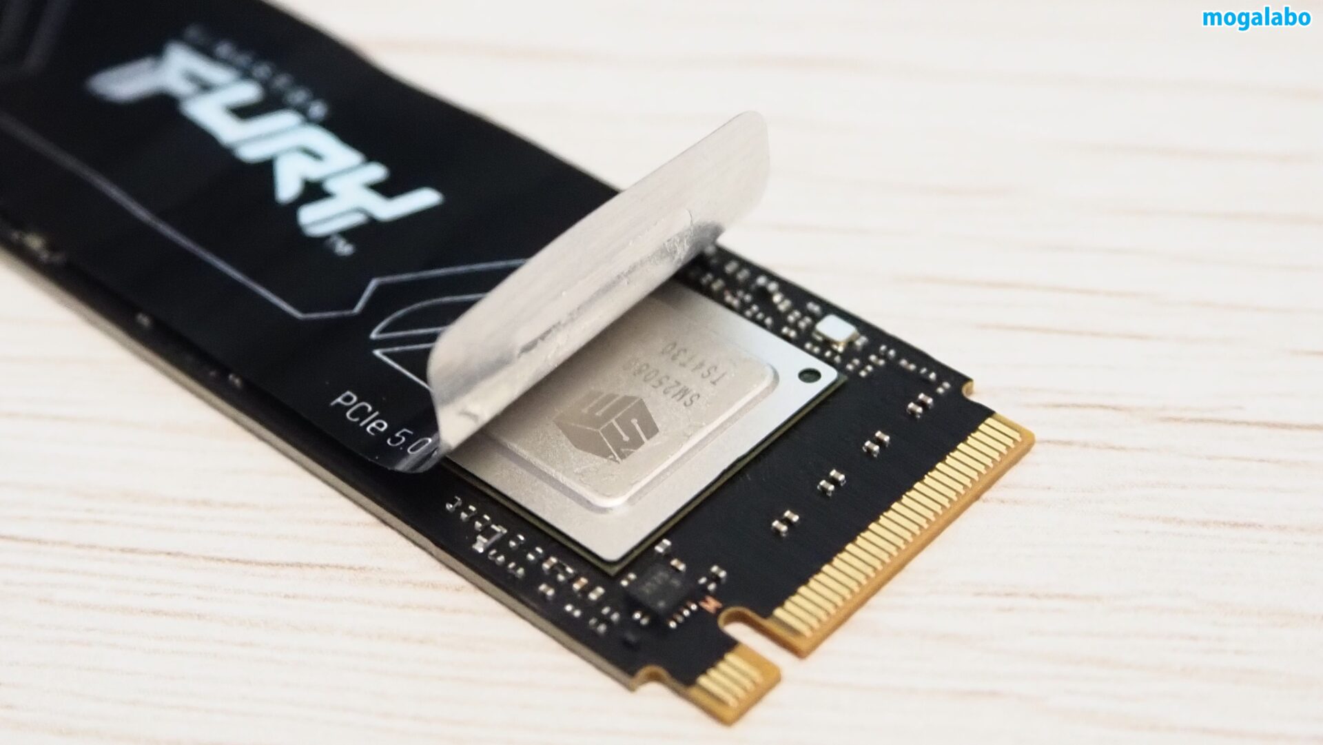 シールを取り外して基板の状態をチェック