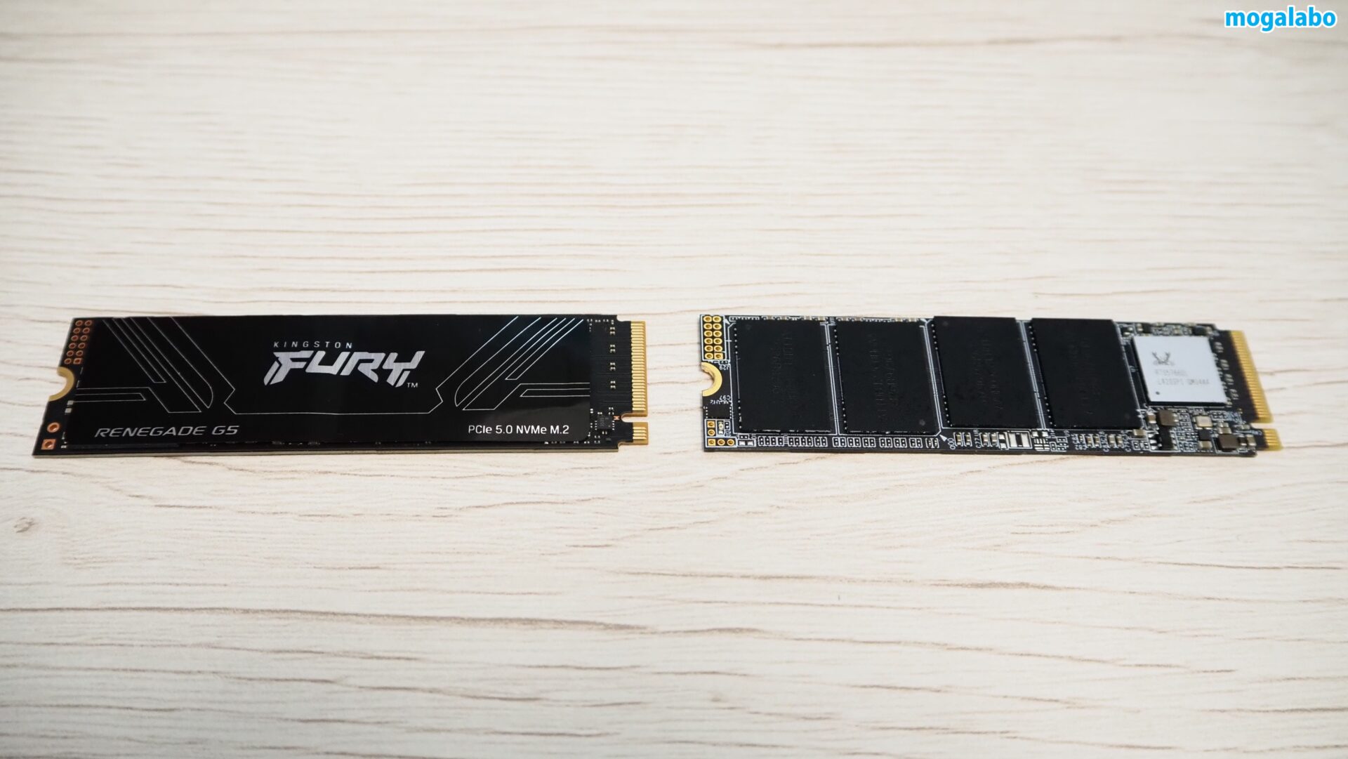 比較用として、「CFG RGAX CSSD-M2L2TRGAXN」の2TBモデルを用意