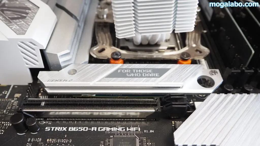 マザーボードに付属しているヒートシンクを使用