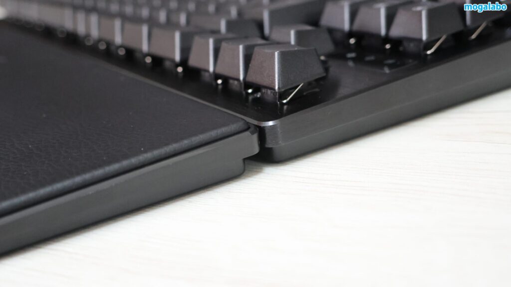 マグネットでくっつく