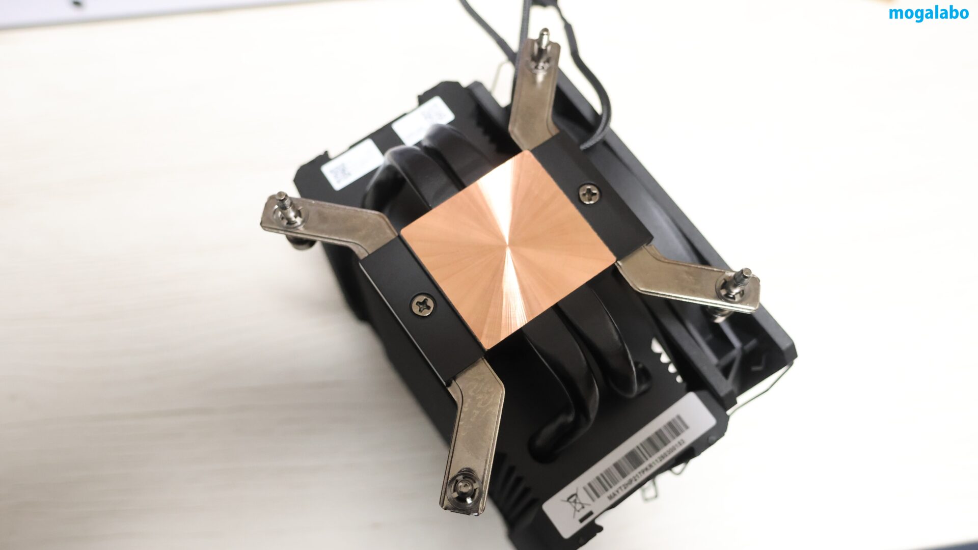 インテル用ブランケットをマウンティングバーに固定する