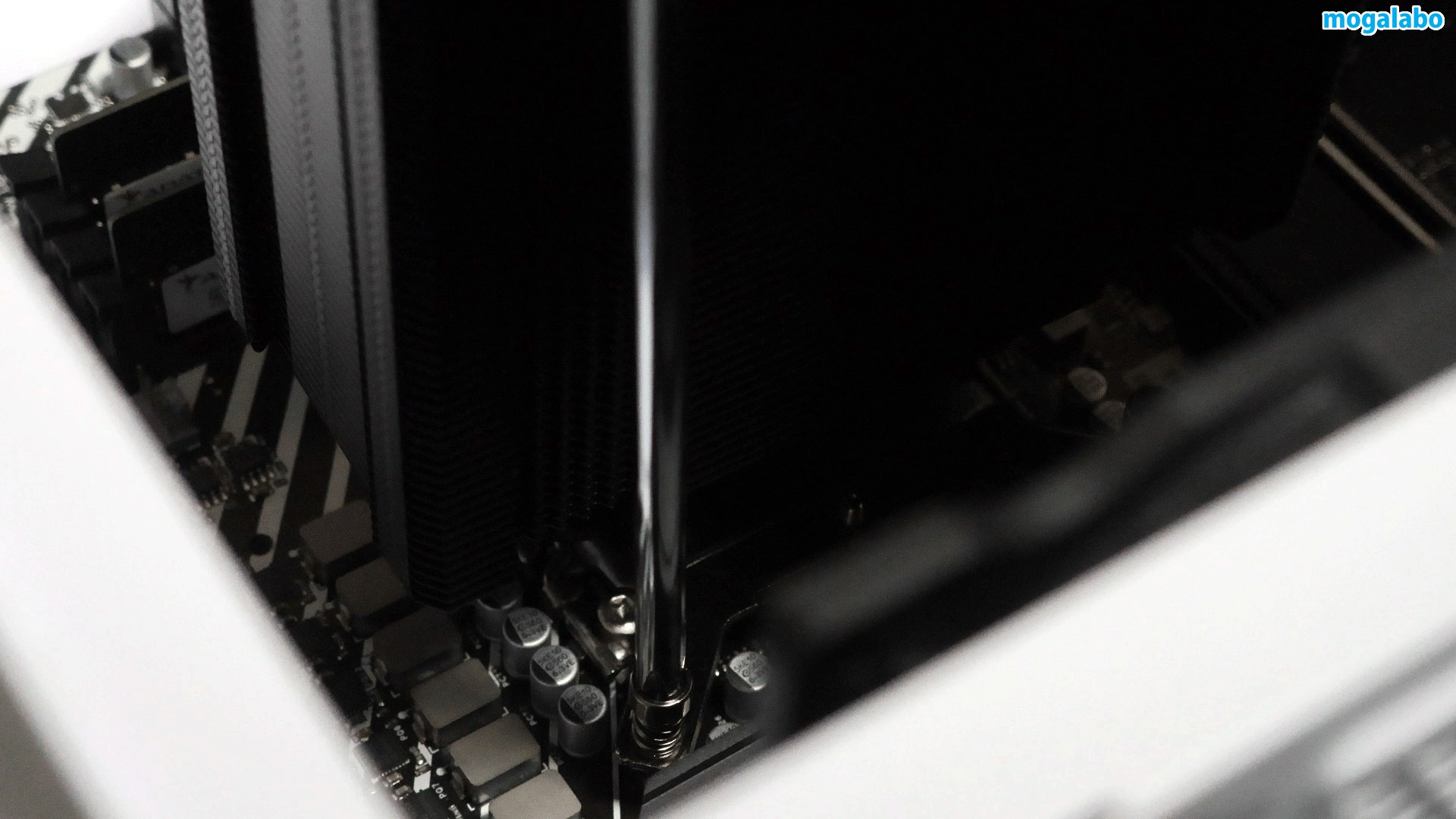 スプリングネジでヒートシンクを固定