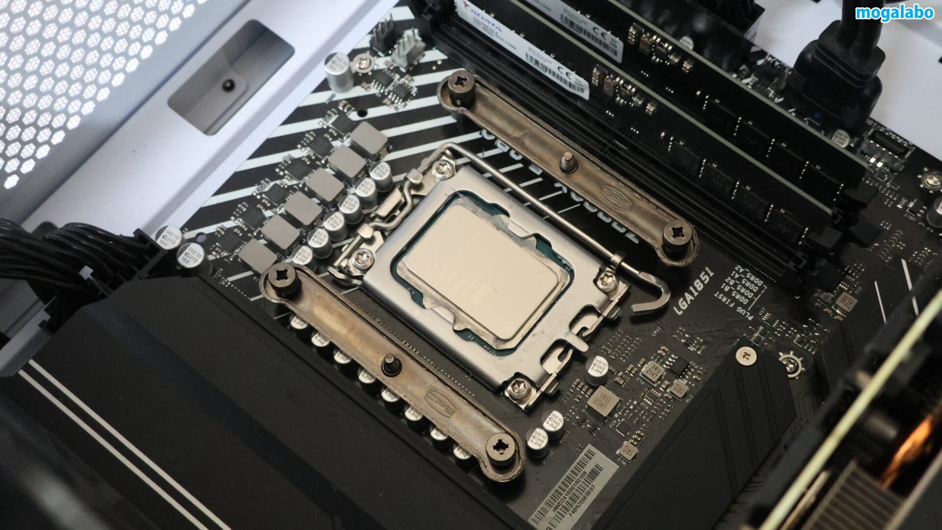 インテル用ブランケットをサムナットで固定