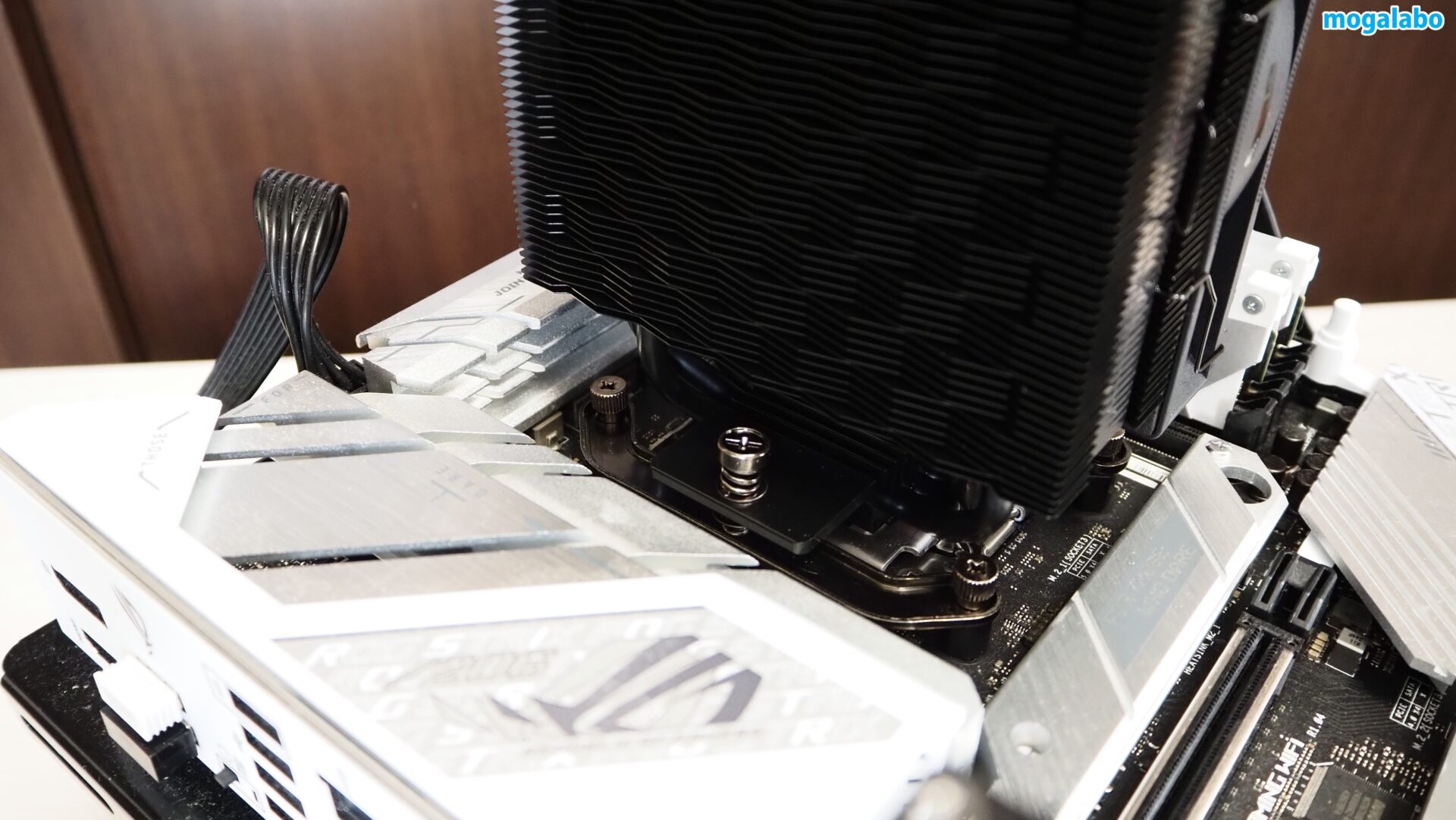 VRMヒートシンクとの物理的な干渉はなし