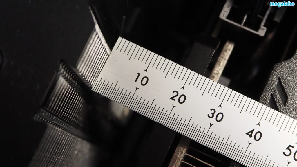 ビデオカードとのクリアランスは実測で約18mm