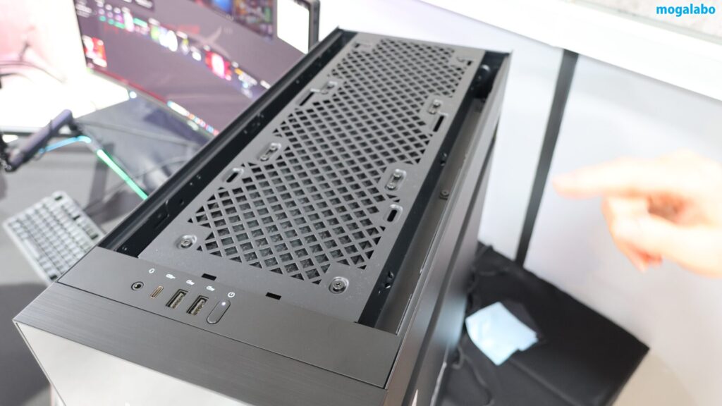 トップパネルも外せる